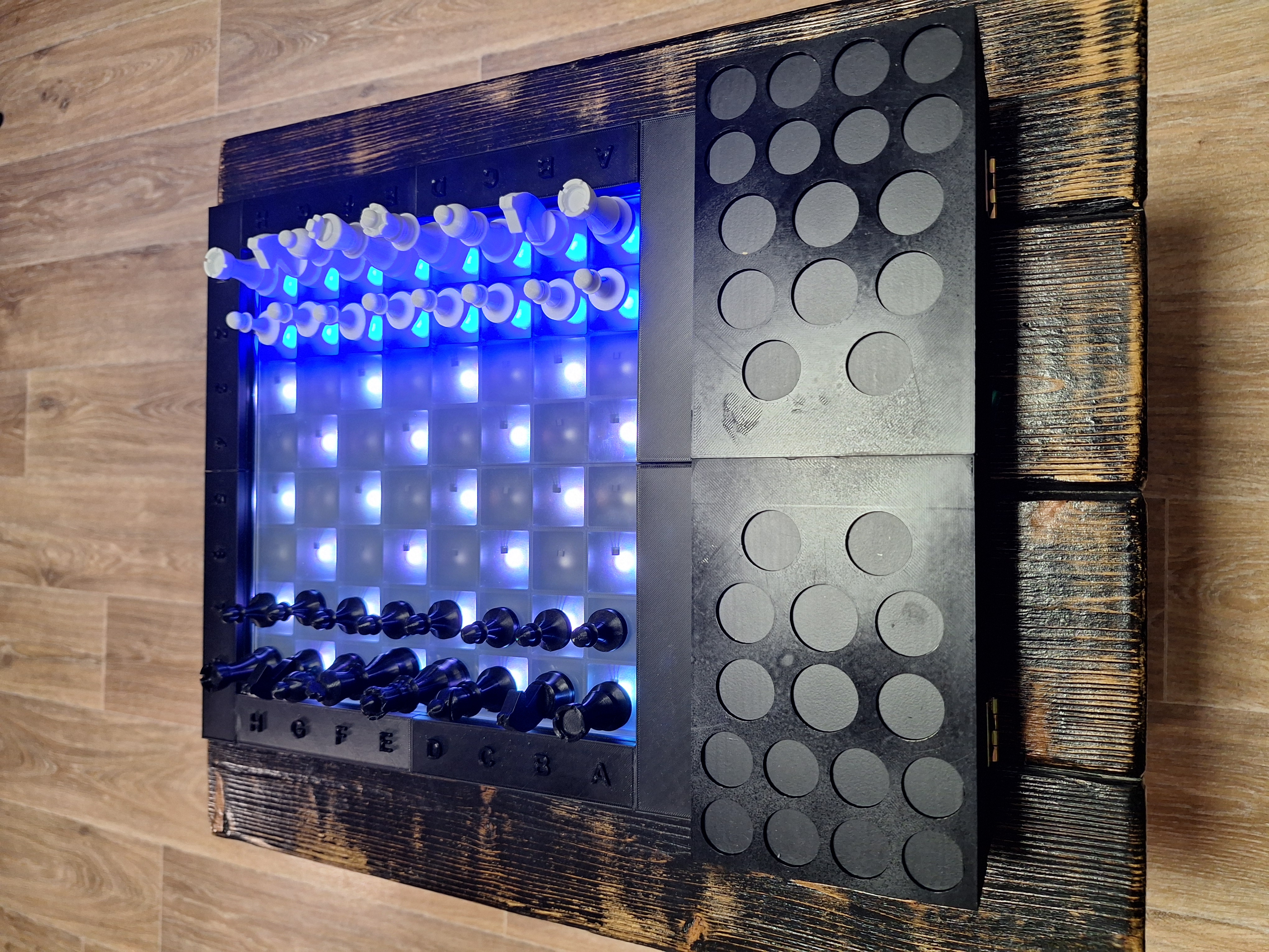 Surový prototyp YourChess