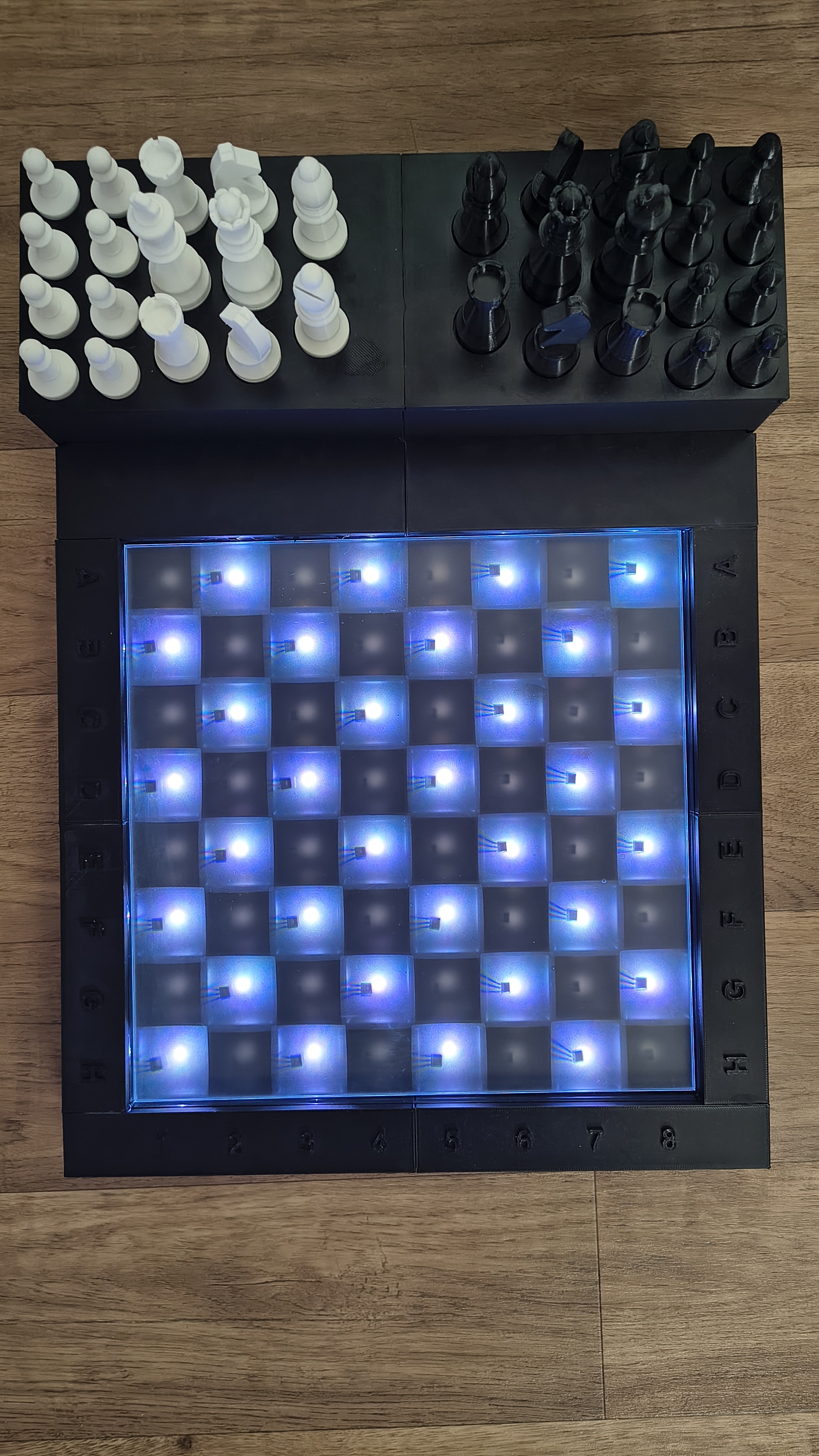 Prototyp šachovnice YourChess - sestavování